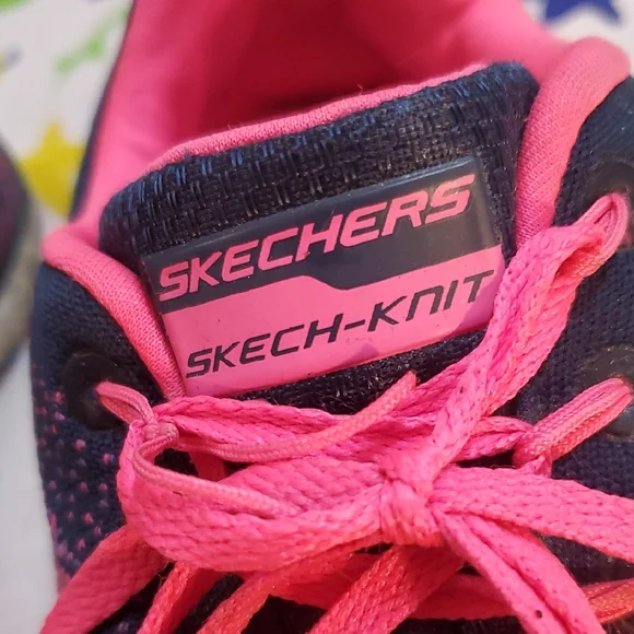 Skechers Womens 7.5 Black and Pink Knit Sneakers - Picture 2 of 6